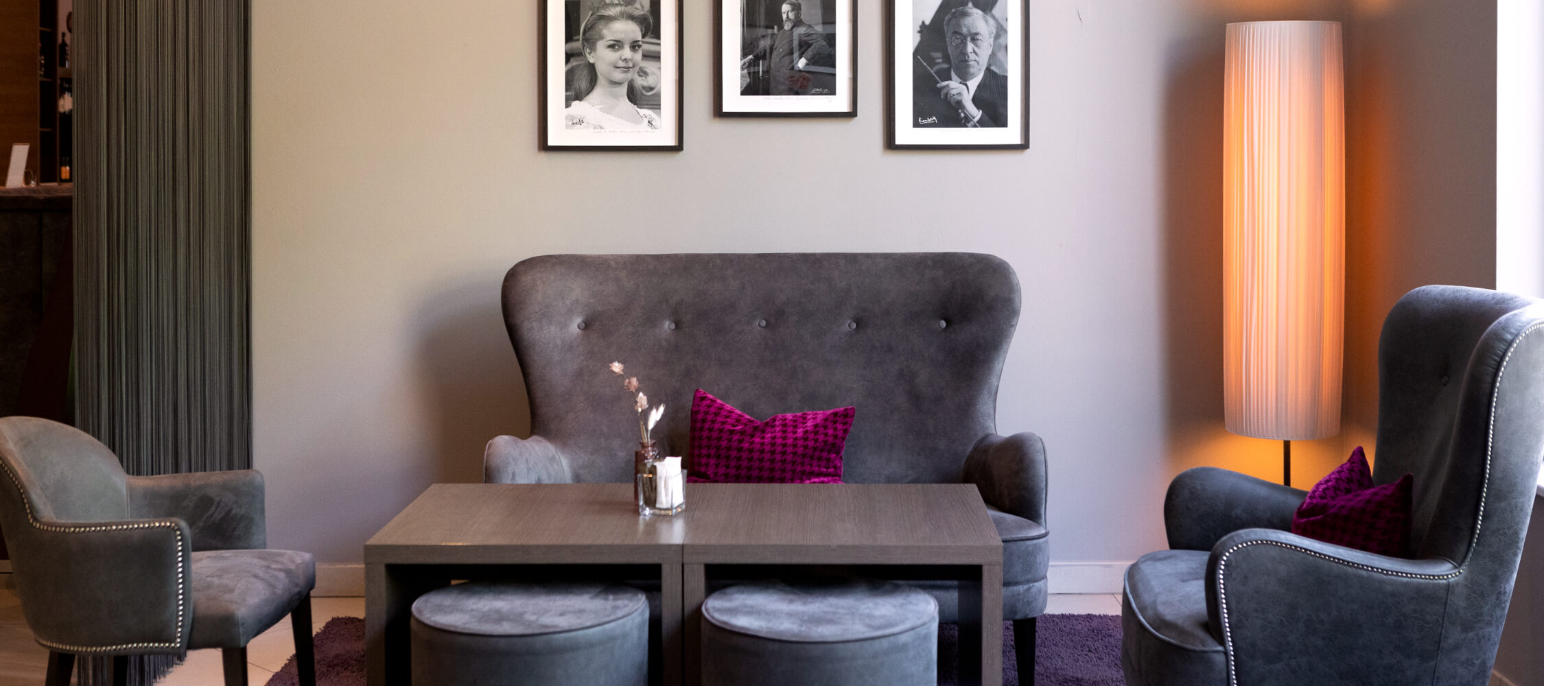 City_Hotel_Merano_Bar_Lobby_BeatricePilotto_JH5A8175_2250x1000