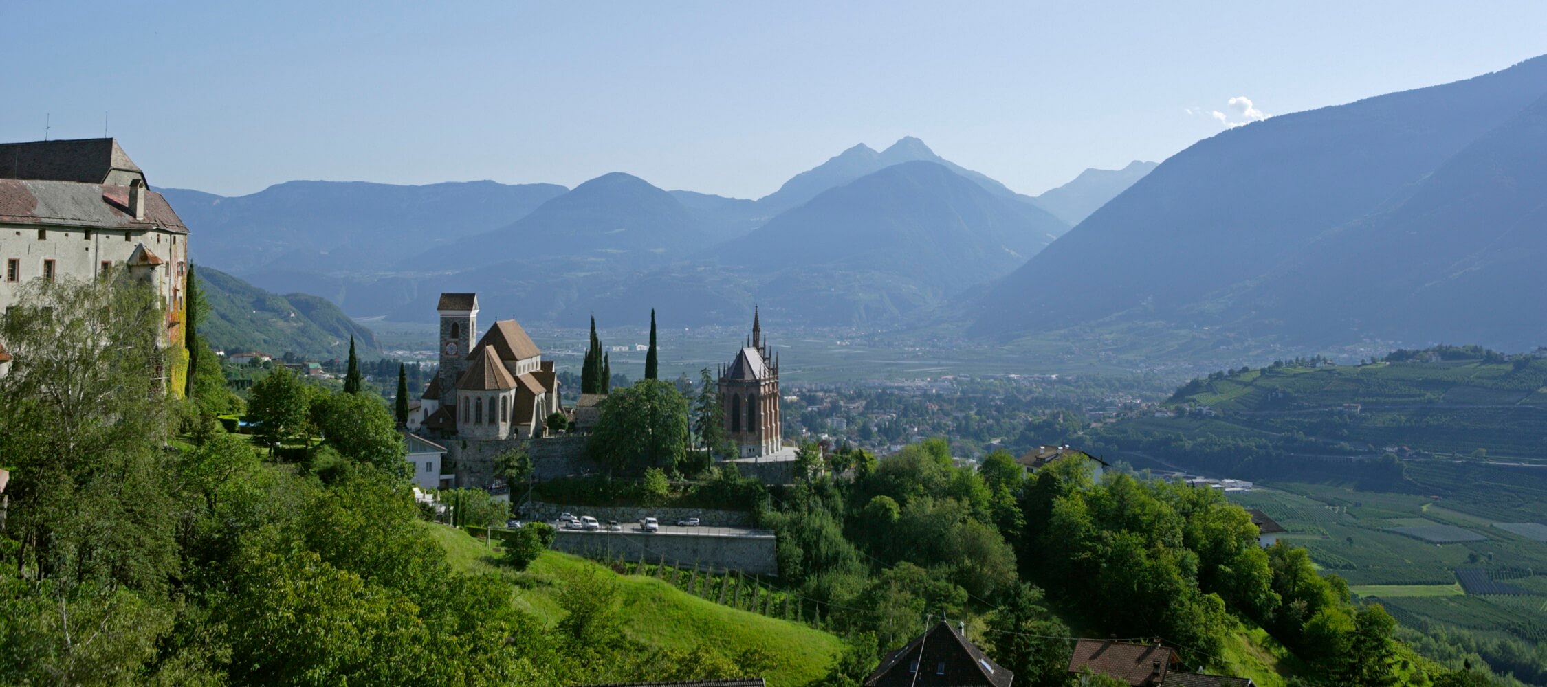 Italien-Trentino_Suedtirol_Alto_Adige_Merano_Meran_Besichtigen_Natur_Panorama_Schenna _Sommer_Spring_mgm00028frbl_2250x1000