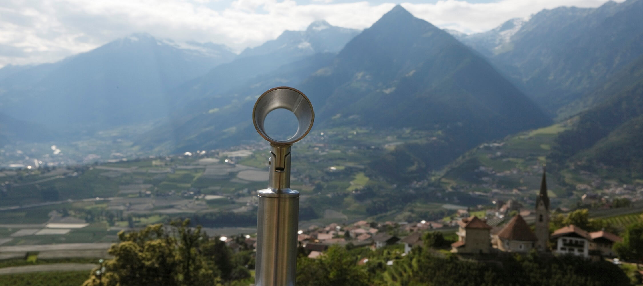 Italien-Trentino_Suedtirol_Alto_Adige_Merano_Meran_Besichtigen_Natur_Schenna_Sommer_Spring_mgm00444frbl_2250x1000