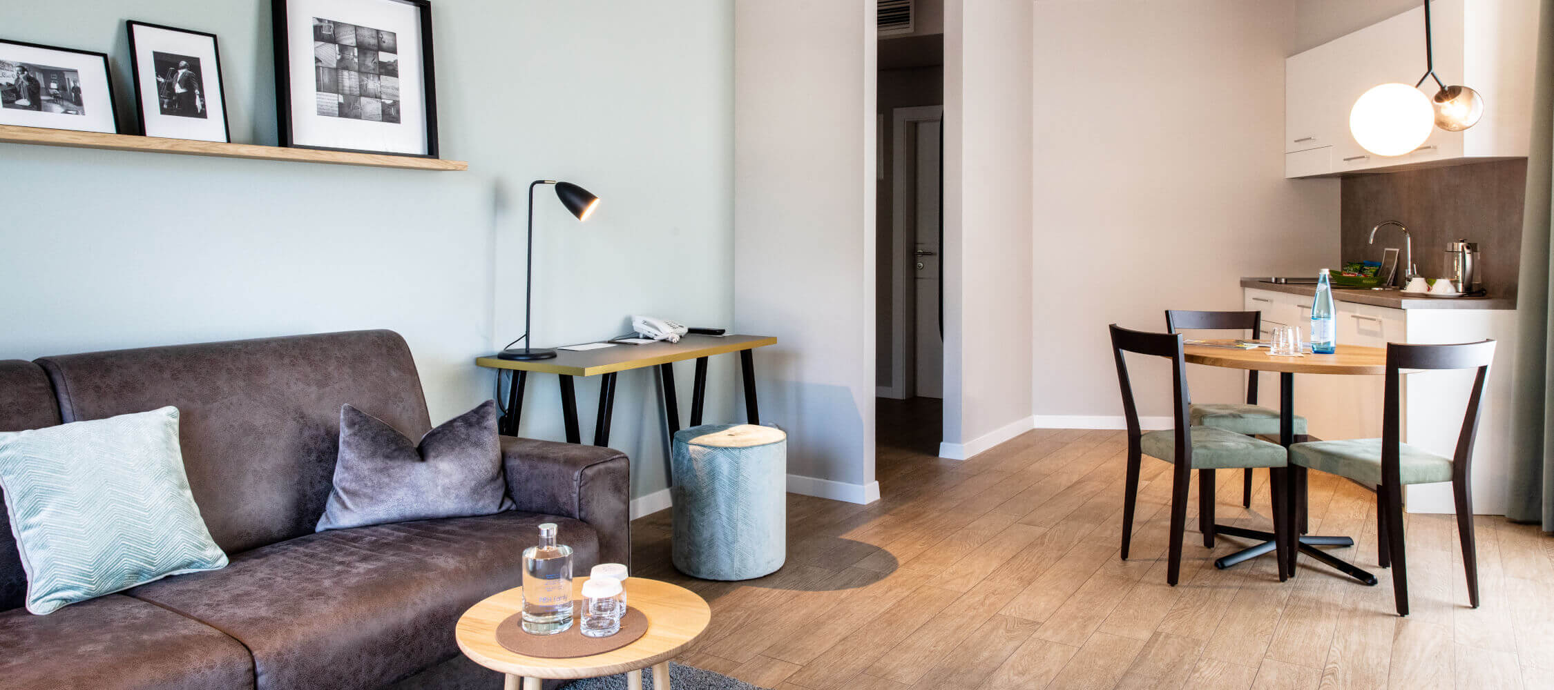 City_Hotel_Merano_Suite_City_3_Raum_Wohnzimmer_BeatricePilotto_3T1A1875_2250x1000