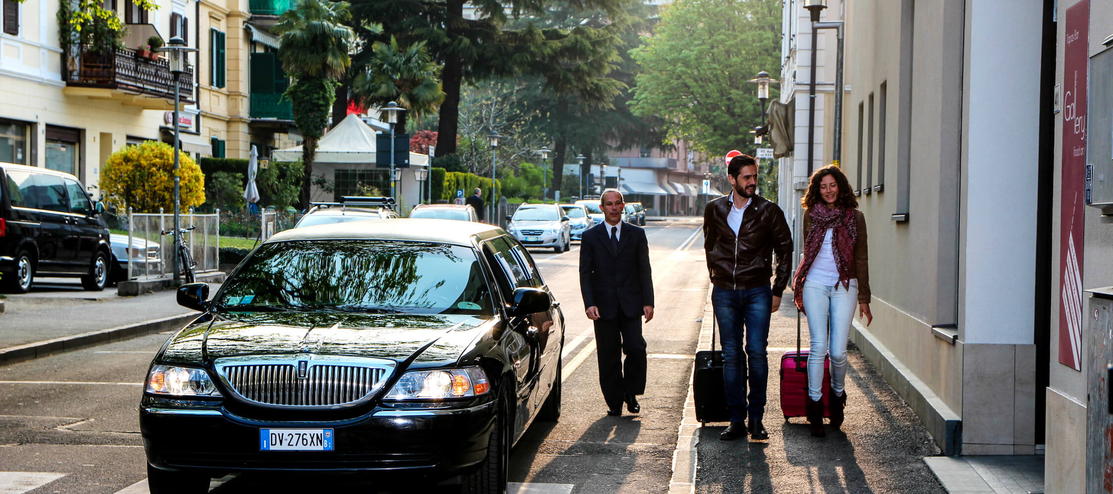 City_Hotel_Merano_Aussen_Ankunft_Meinhardstrasse_Anguane_CityFilm_2671_2250x1000