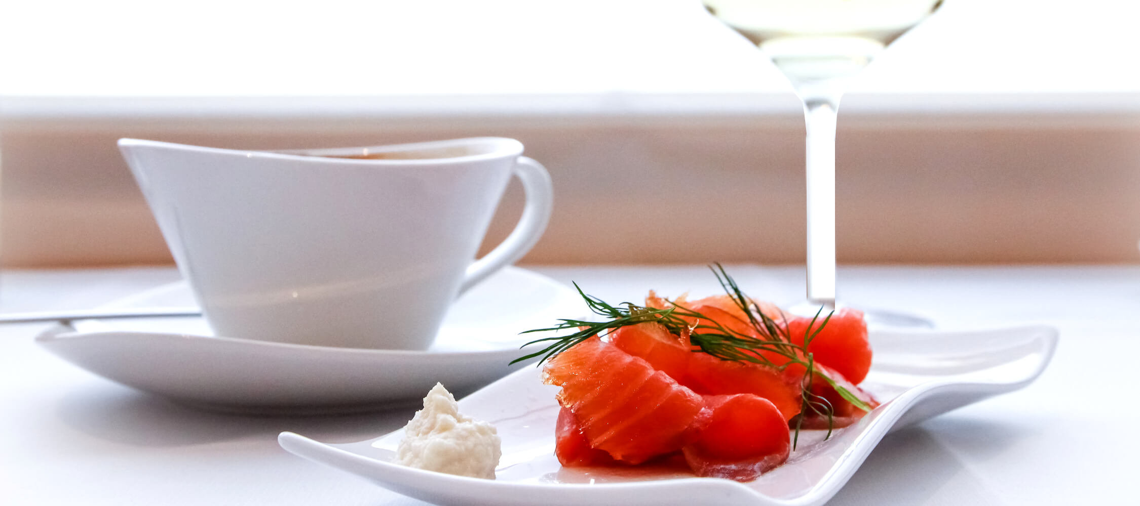 City_Hotel_Merano_Restaurant_Breakfast_Buffet_Fruehstueck_Essen_Lachs_Sekt_Anguane_5628_2250x1000
