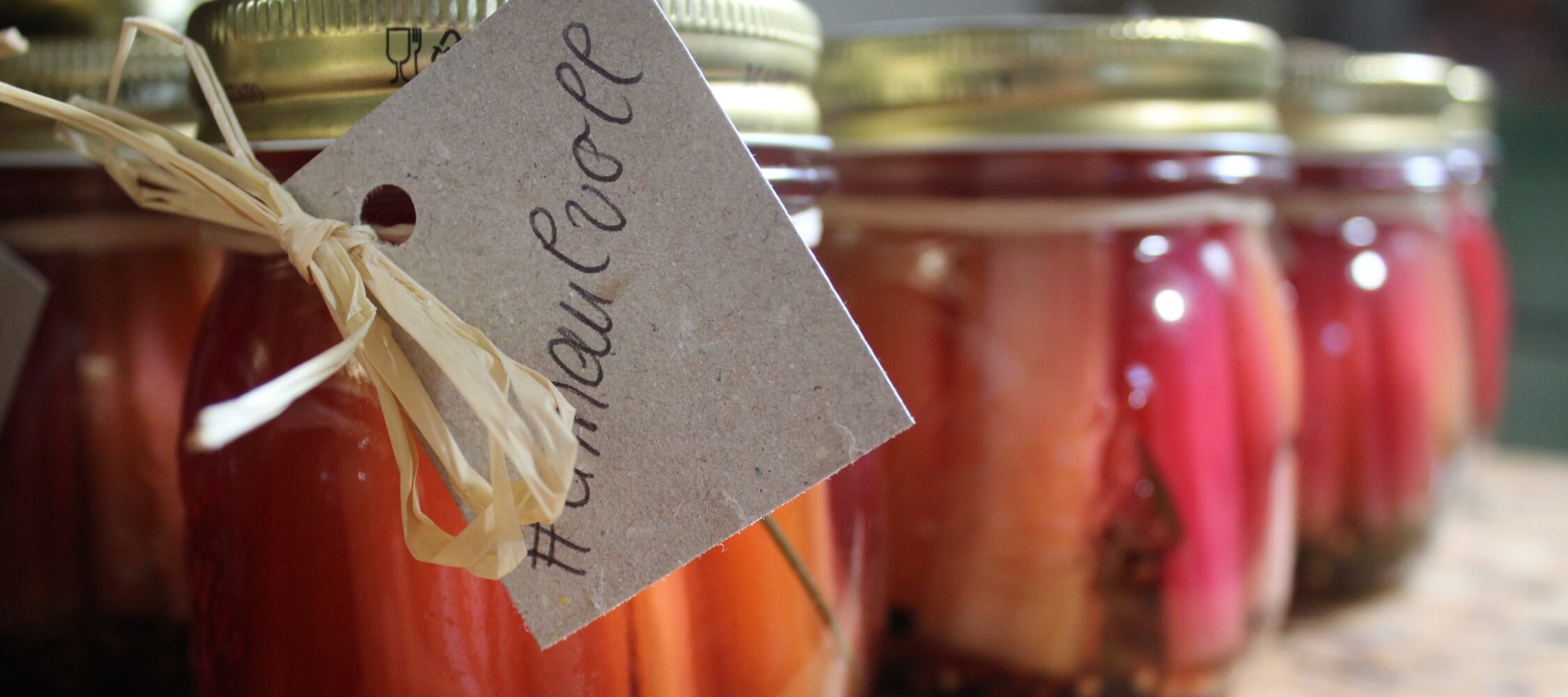 Italien-Trentino_Suedtirol_Alto_Adige_Merano_Meran_Essen_Kraeuter_Gemuese_Produkte_MGM_Jakob-Haller-2_2250x1000