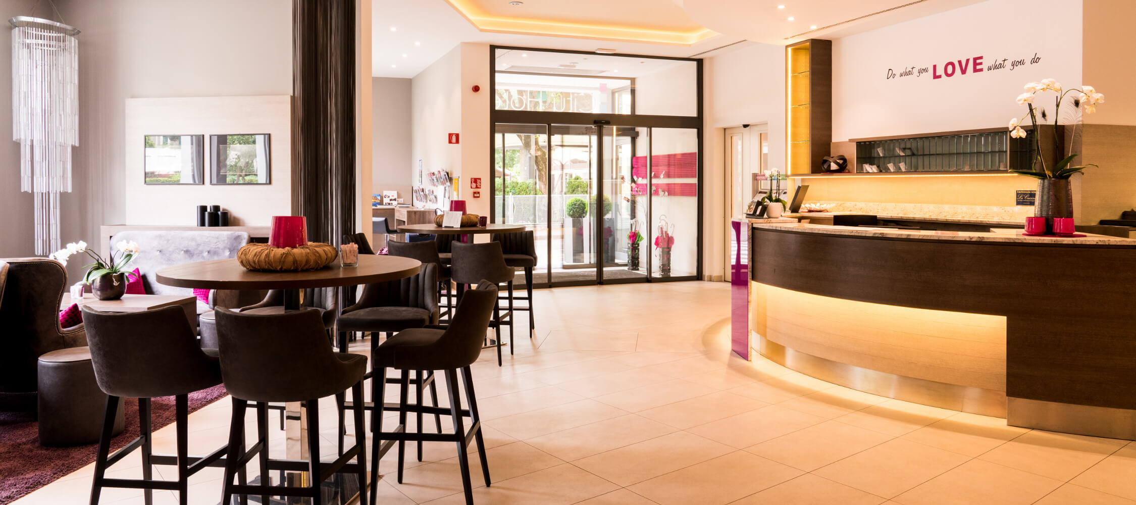 City_Hotel_Merano_Reception_Lobby_BeatricePilottto_DSC03663_2250x1000