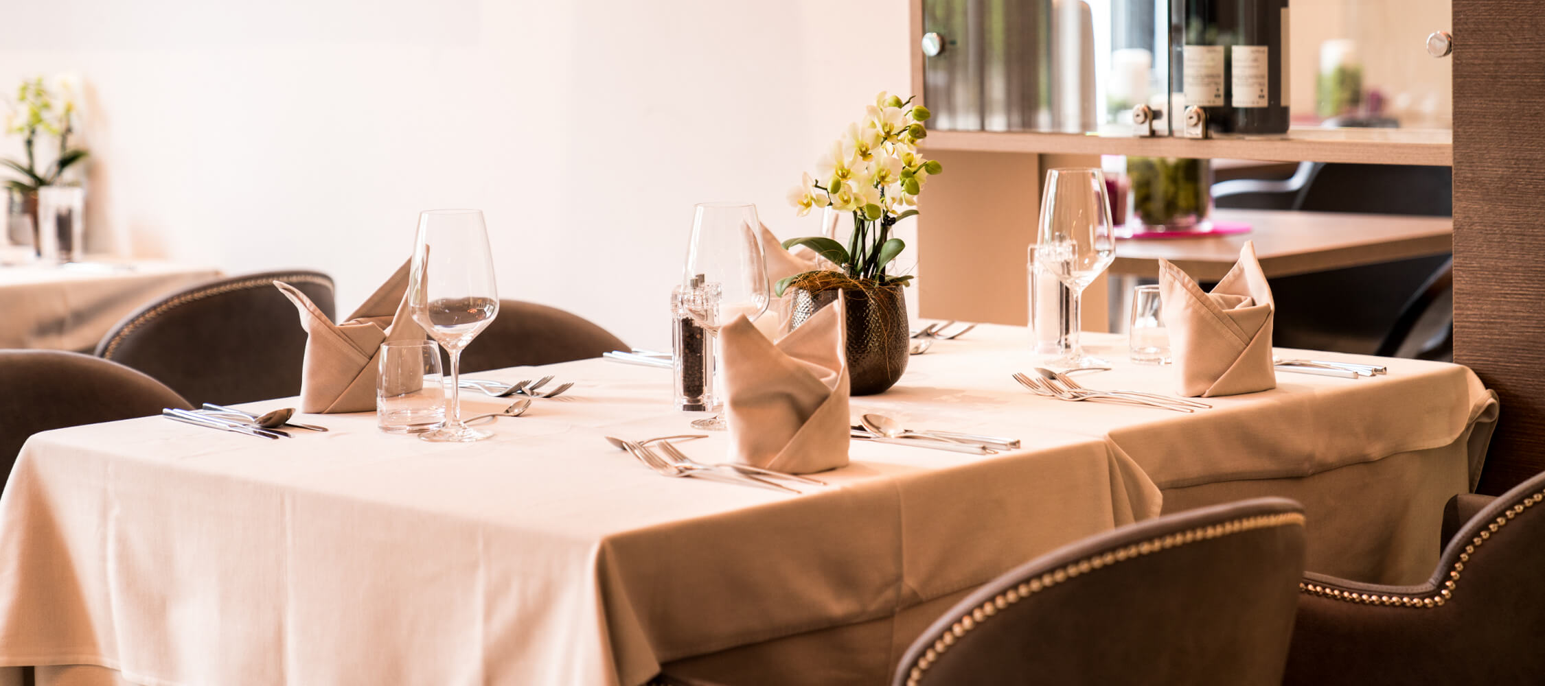 City_Hotel_Merano_Tapas_Bar_Restaurant_The_Gallery_BeatricePilotto_DSC03691_2250x1000