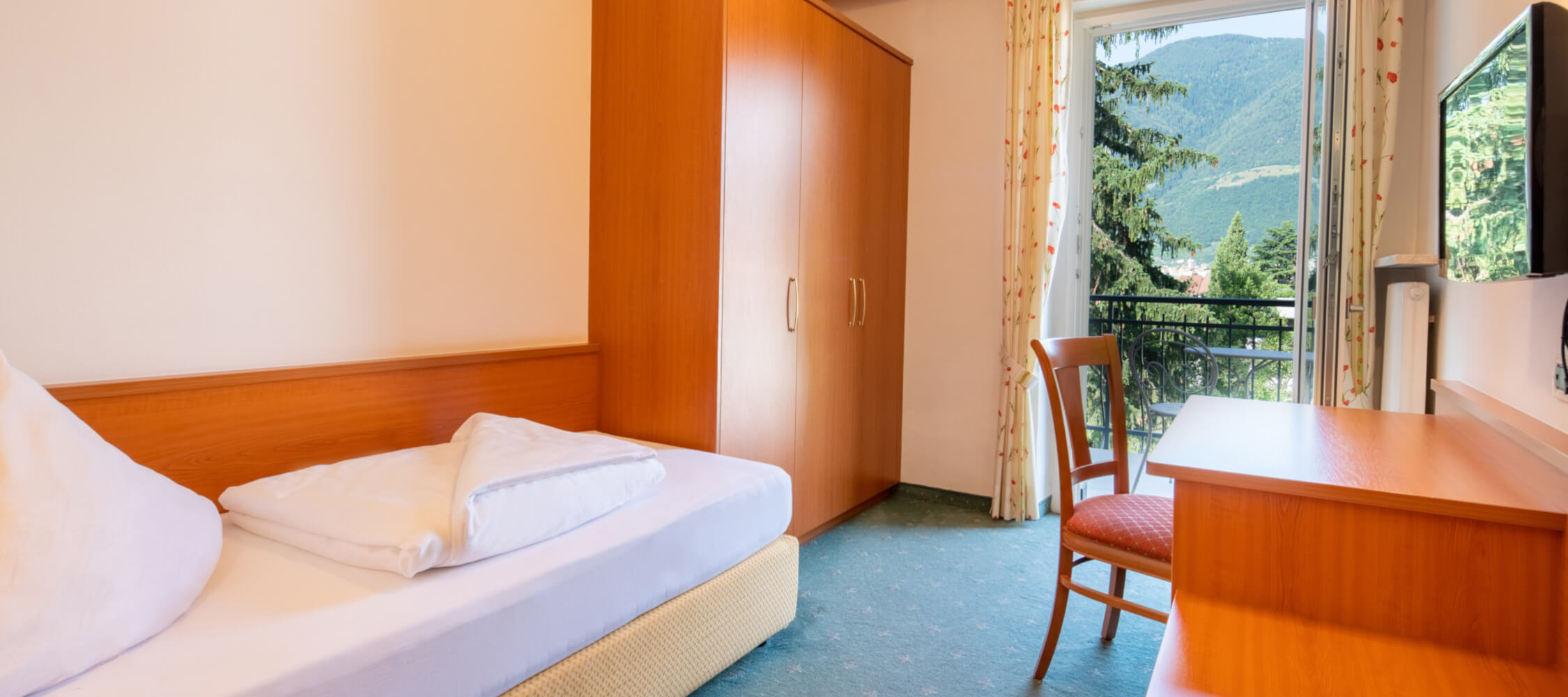 Hotel-Villa-Laurus-Merano-Rooms-Einzelzimmer-Solo-206-FlorianBusch-10-2250x1000