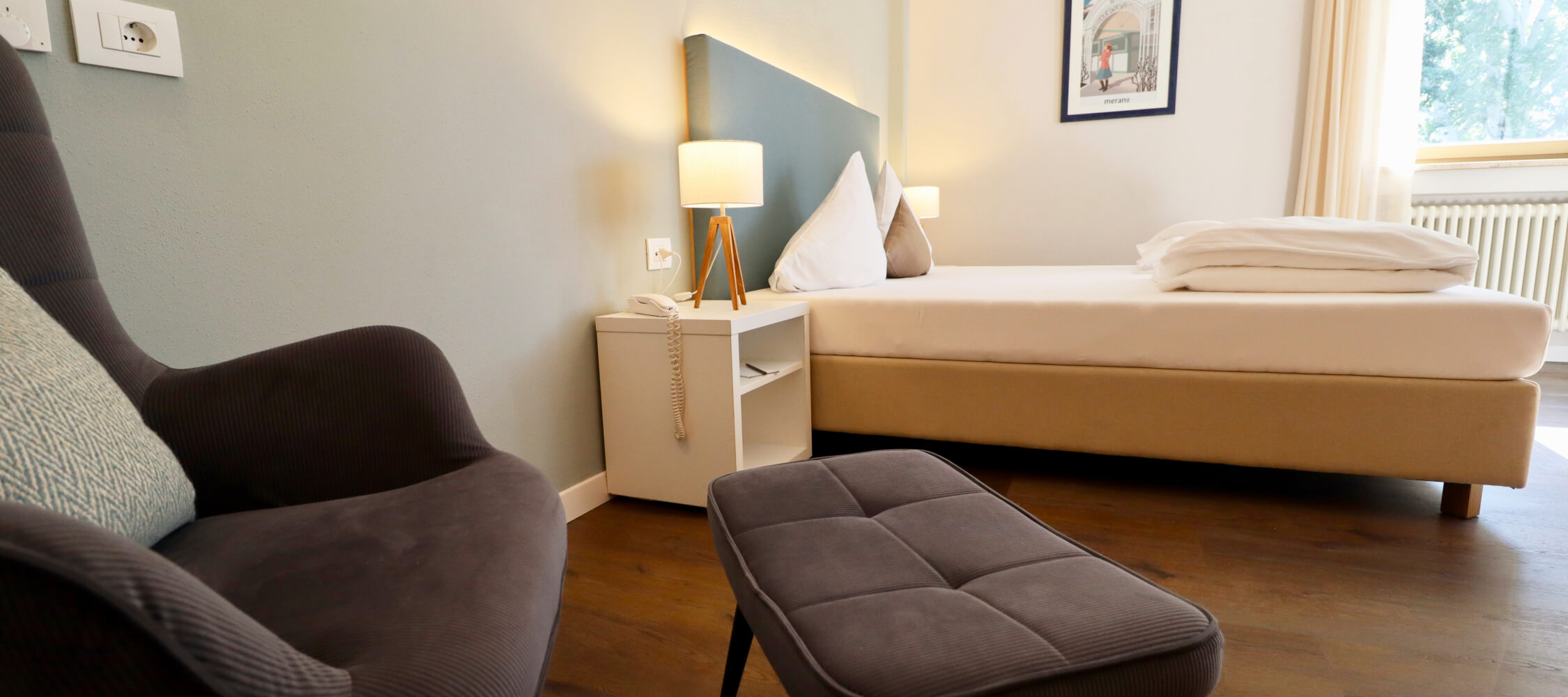 Hotel_Flora_Merano_Rooms_Doppelzimmer_Rose_GiuseppeFalagario_4298_2250x1000