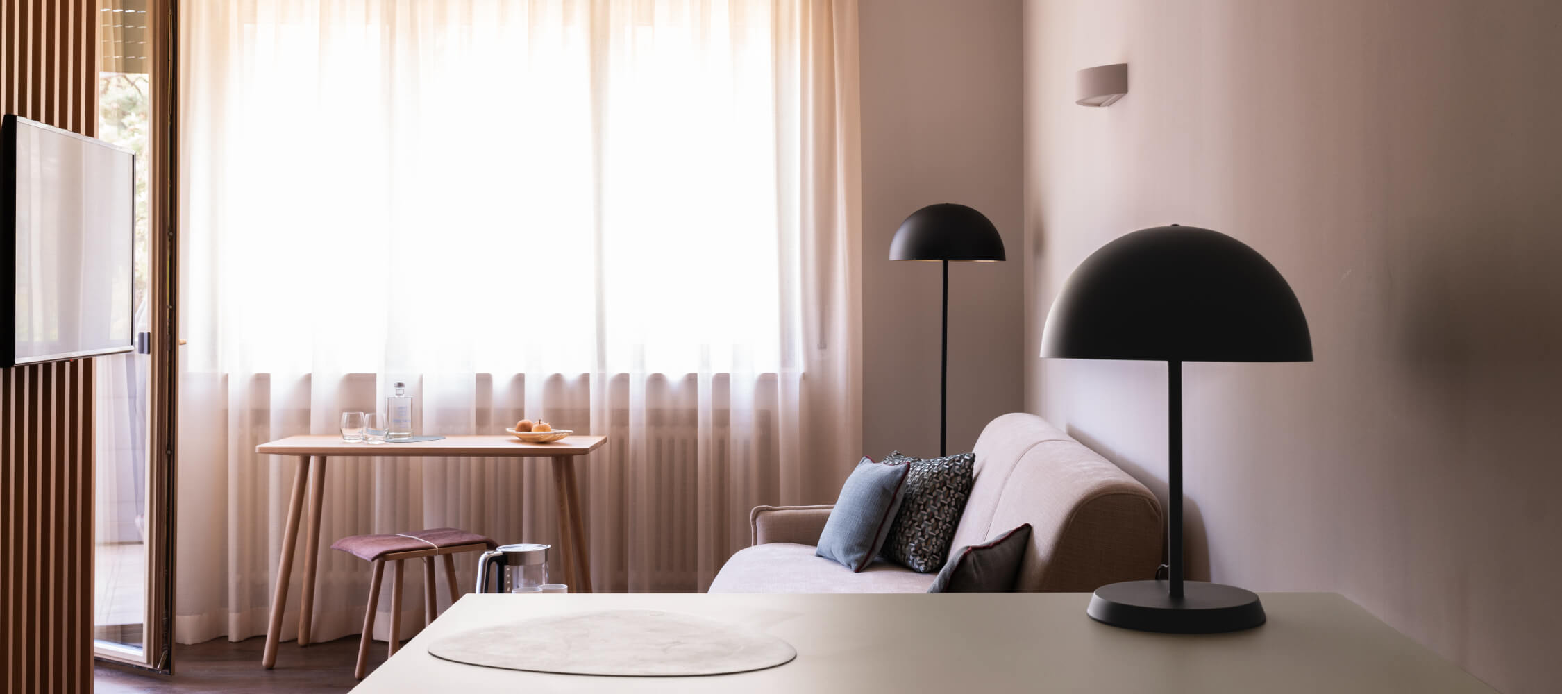 Hotel_Flora_Merano_Rooms_Suite_Tulpe_Wohnzimmer_BeatricePilotto_L1410384_Neu