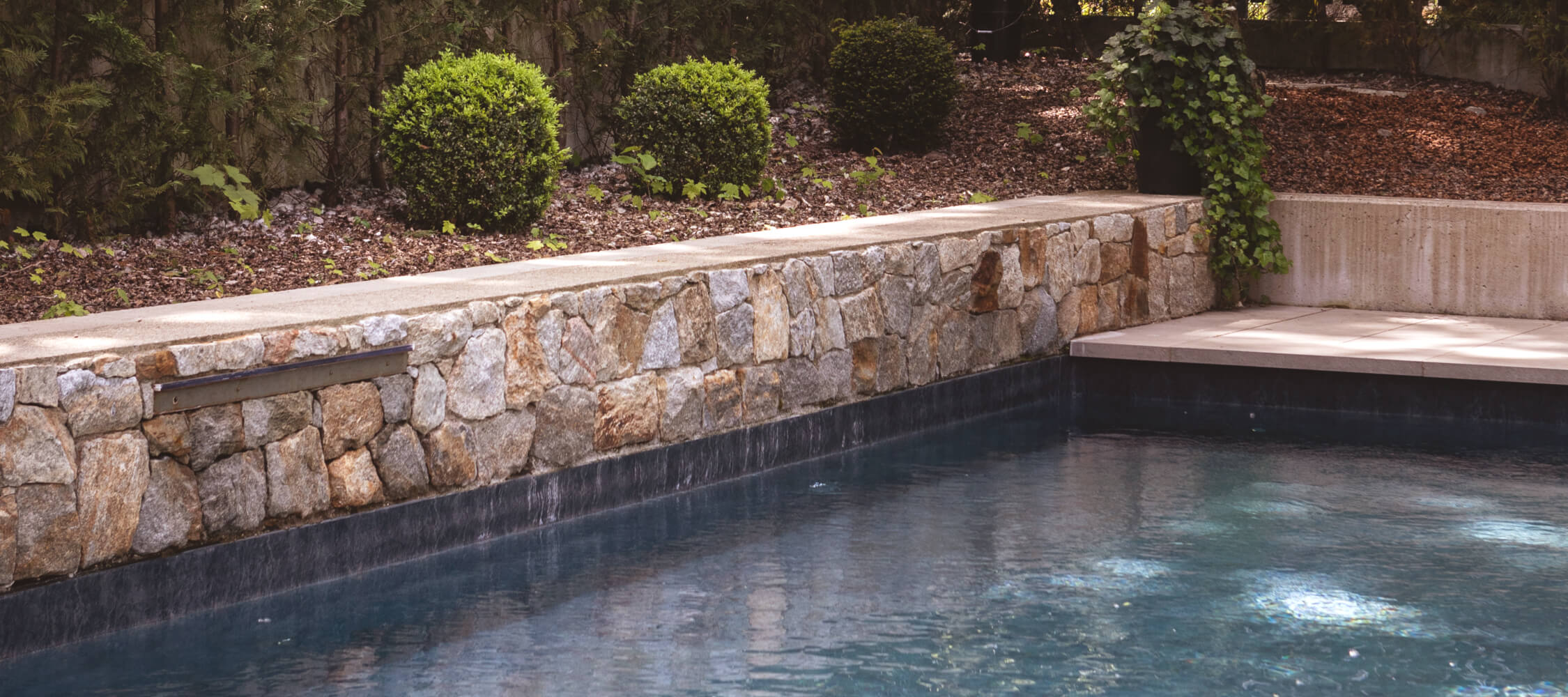 Hotel_Flora_Merano_Wellness_Garten_Freischwimmbad_BeatricePilotto_JH5A8215
