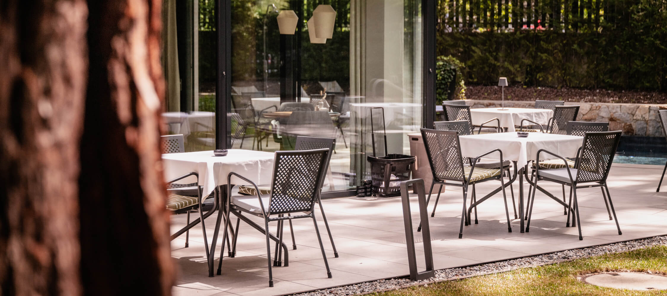 Hotel_Flora_Merano_Wellness_Terrasse_BeatricePilotto_L1410336_2250x1000
