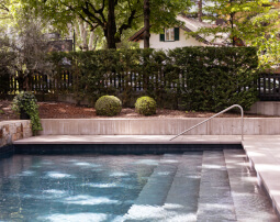 Hotel_Flora_Merano_Wellness_Garten_Freischwimmbad_BeatricePilotto_JH5A8214_255x202