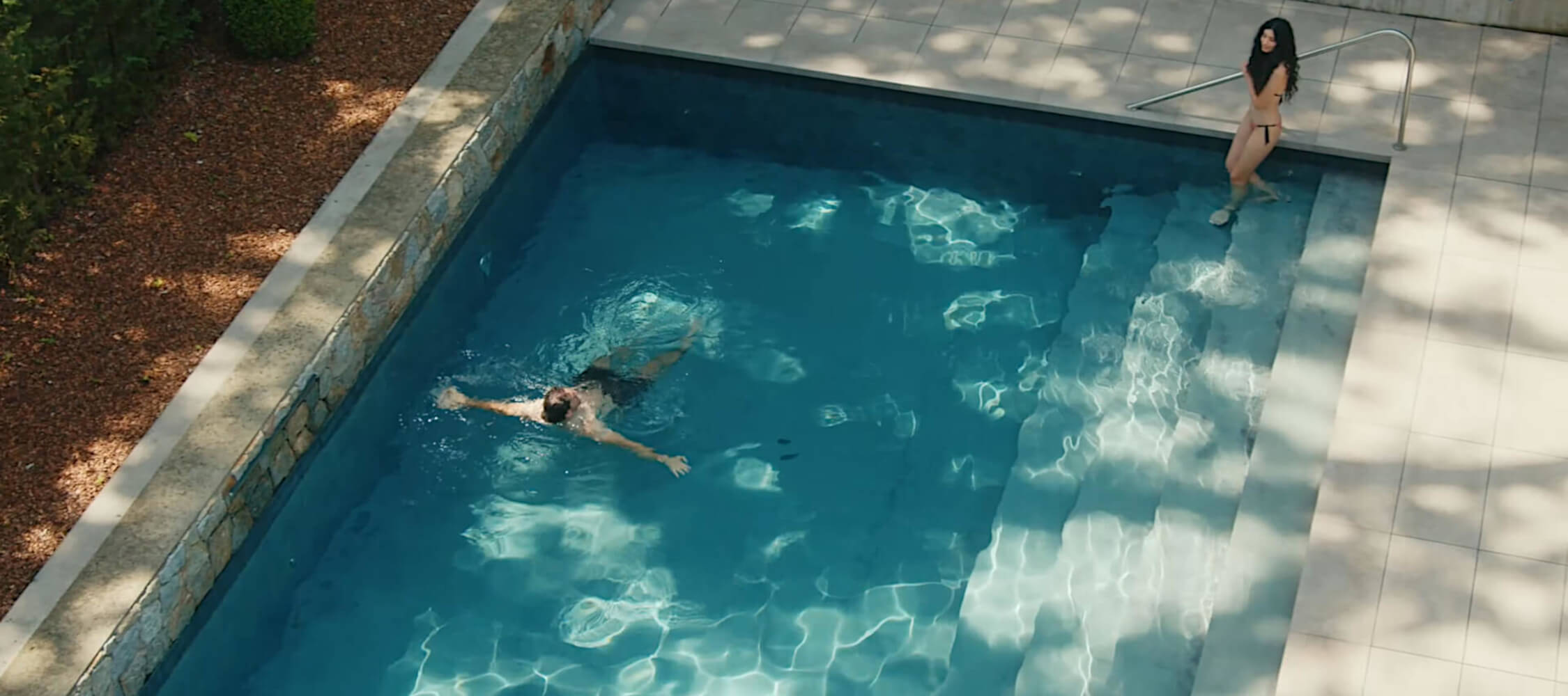 Hotel_Flora_Merano_Wellness_Garten_Freischwimmbad_DanieleGiacobbe_2250x1000