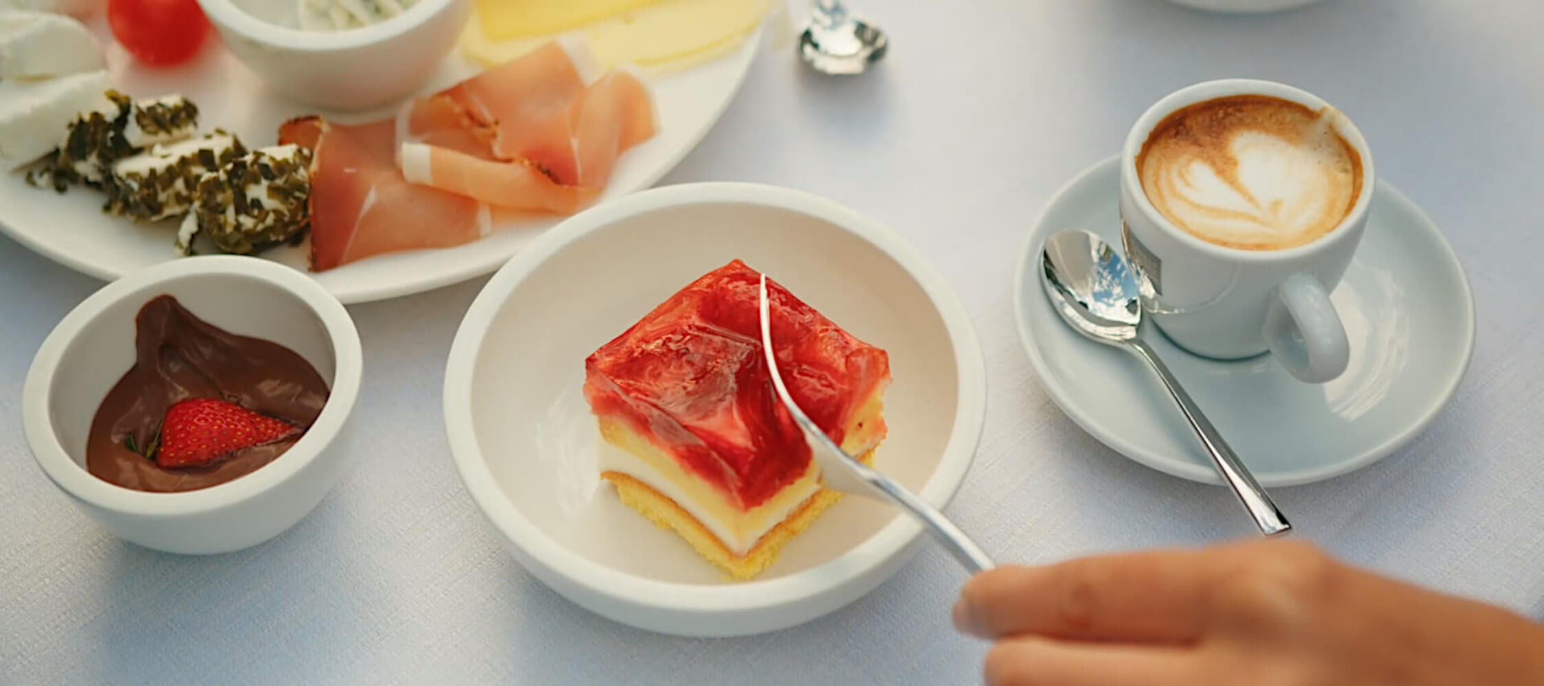 Hotel_Villa_Laurus_Breakfast_Frühstück_Sweet_DanieleGiacobbe_2250x1000