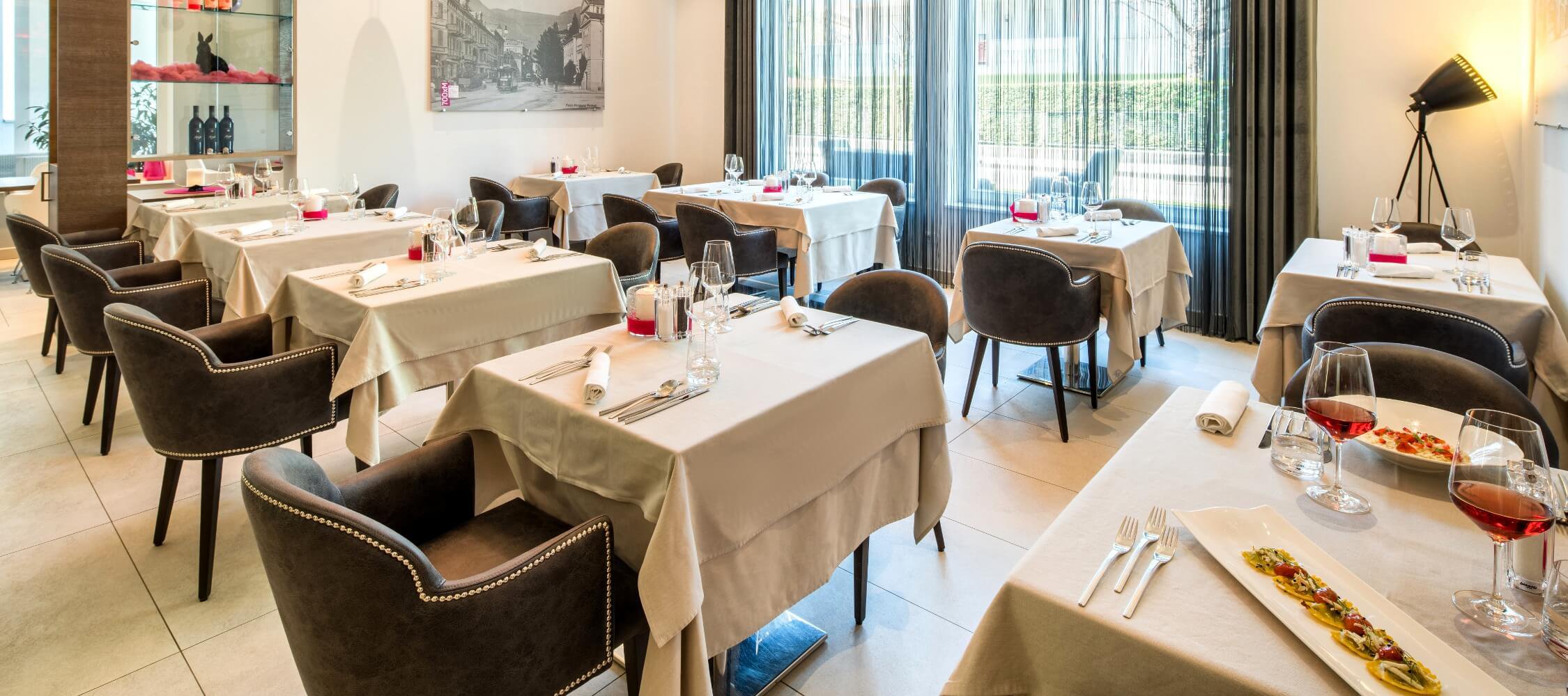 Restaurant_Tapas_Bar_The_Gallery_City_Hotel_Merano_Restaurant_The_Gallery_Florian_Busch_2017-03356-HDR2_2250x1000