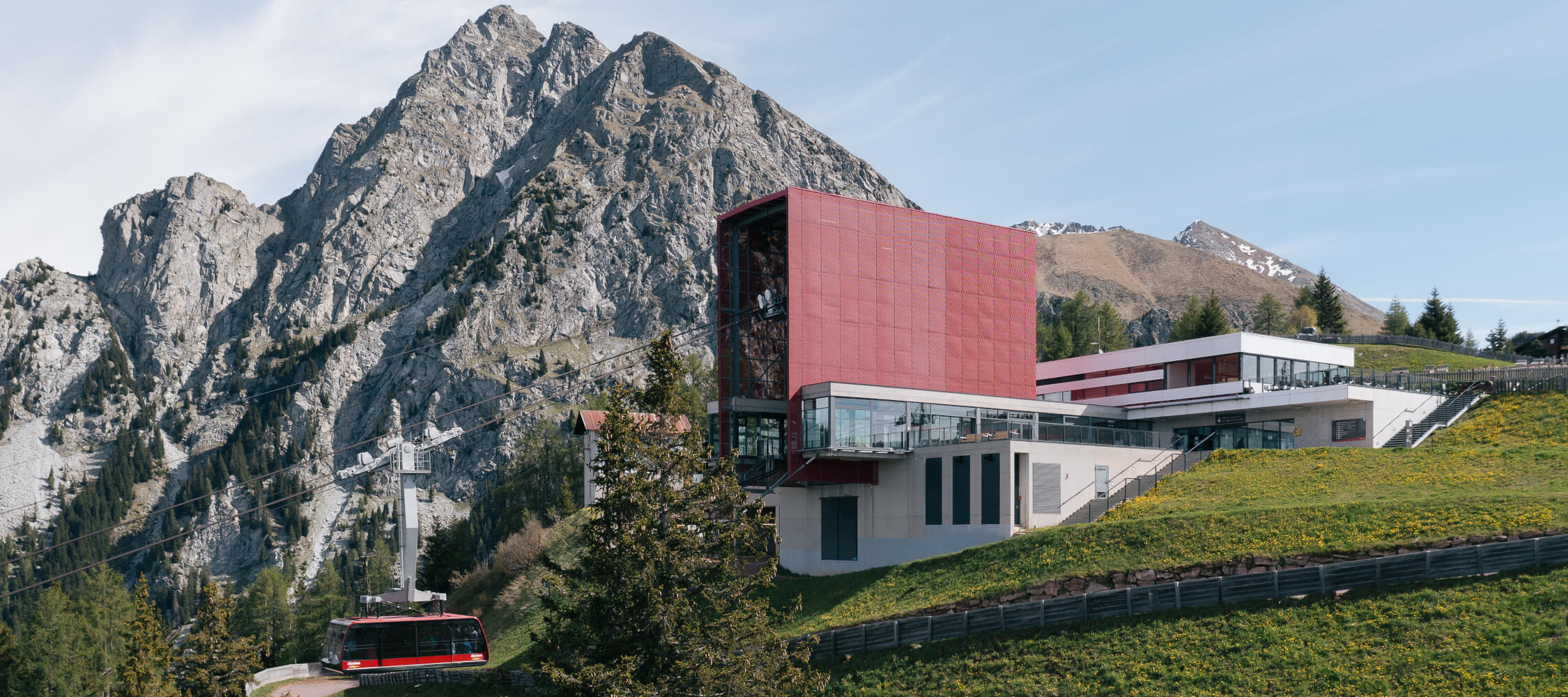 Italien-Trentino_Suedtirol_Alto_Adige_Merano_Meran_Natur_Sommer_Bergbahn_Meran2000_TobiasKaser_10_2250x1000