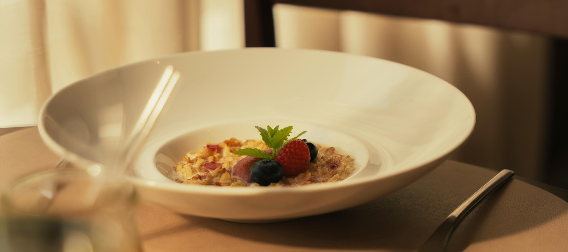 City_Hotel_Merano_Restaurant_Breakfast_Fruehstueck_Tisch_Detail_Essen_Upscale_26-04-21-21_2250x1000