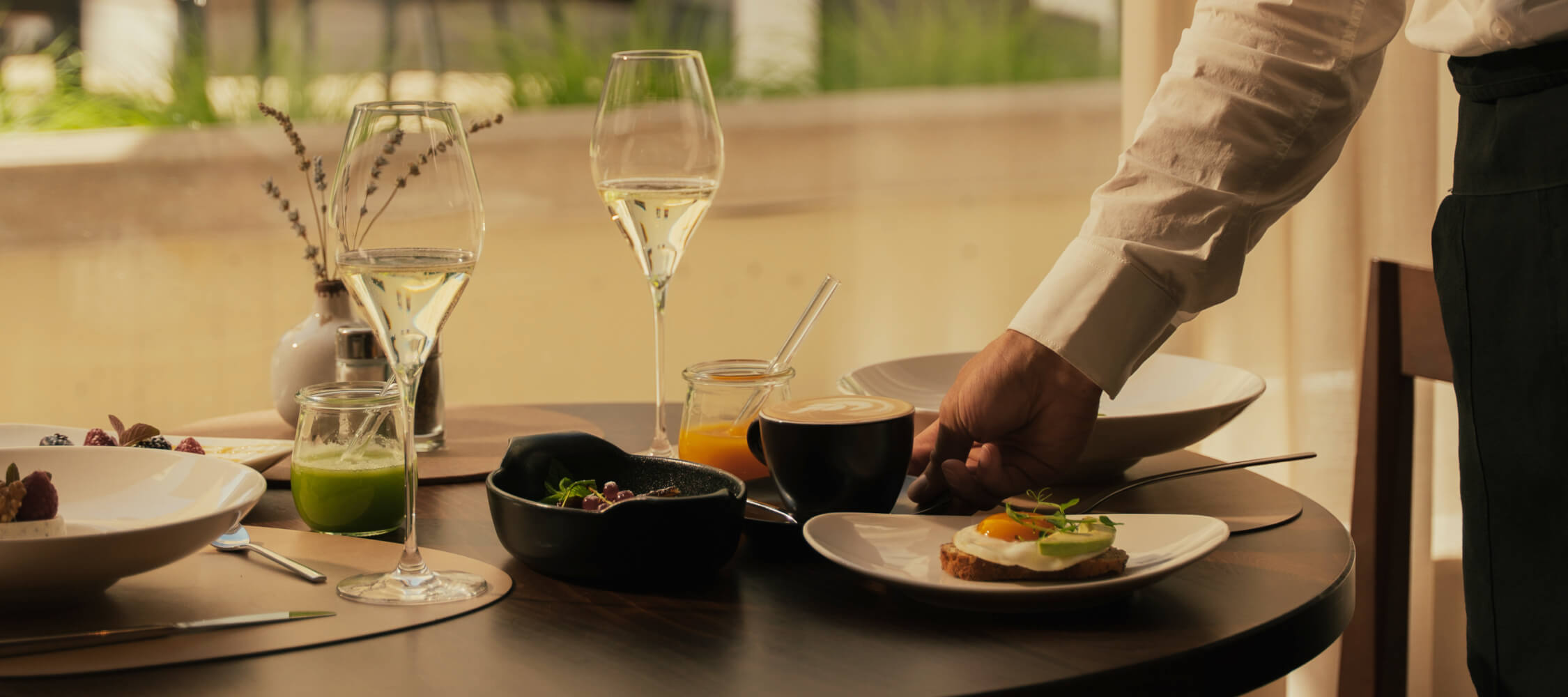 City_Hotel_Merano_Restaurant_Breakfast_Fruehstueck_Tisch_Detail_Essen_Upscale_26-04-21-23_2250x1000