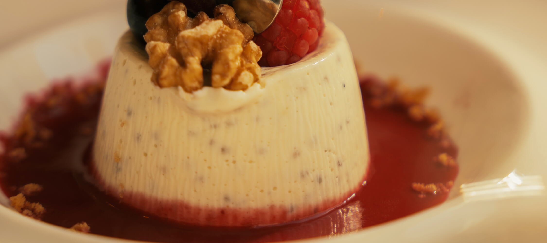 City_Hotel_Merano_Restaurant_Breakfast_Fruehstueck_Tisch_Detail_Essen_Upscale_26-04-21-24_2250x1000
